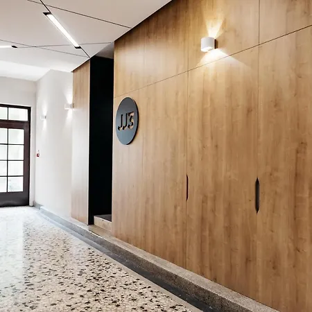 Woody - Comfy In Siska Lejlighed *